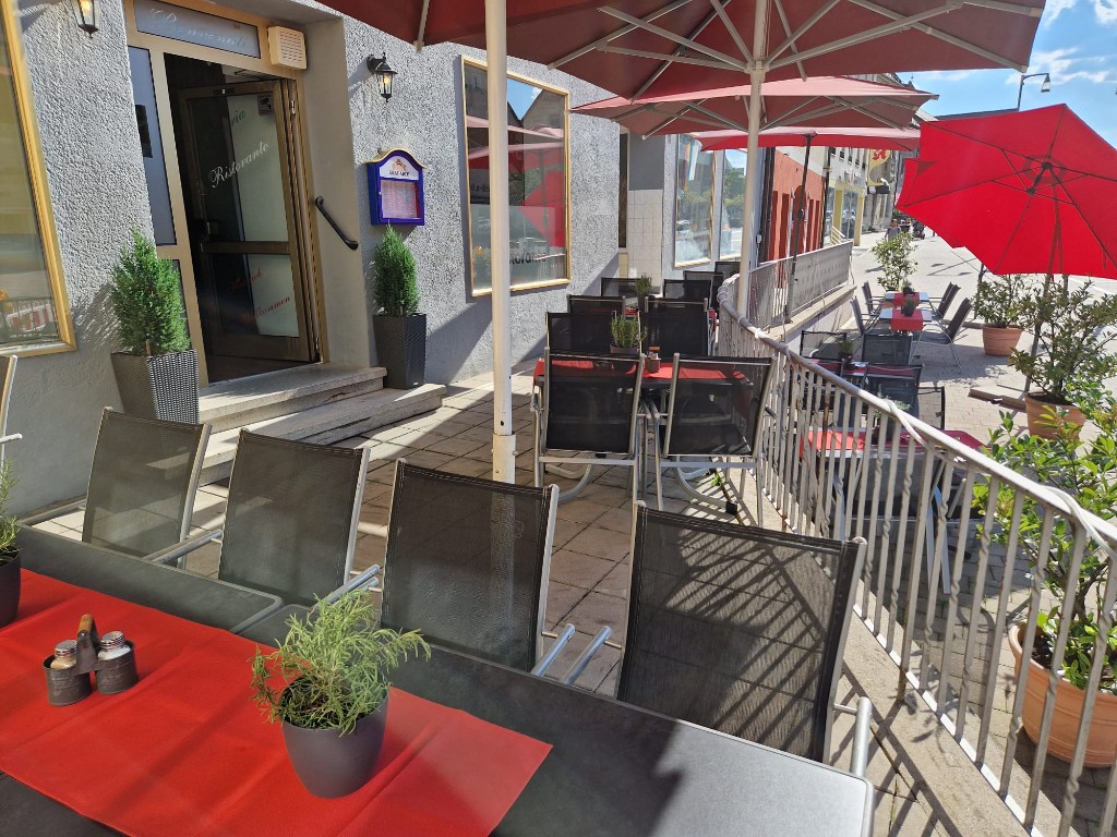 Terrasse der Pizzeria da Luigi in Altdorf